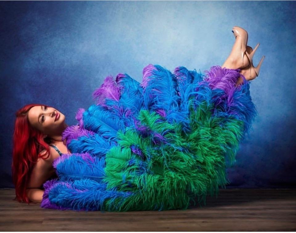 Ultimate Burlesque Fan - Triple Layer